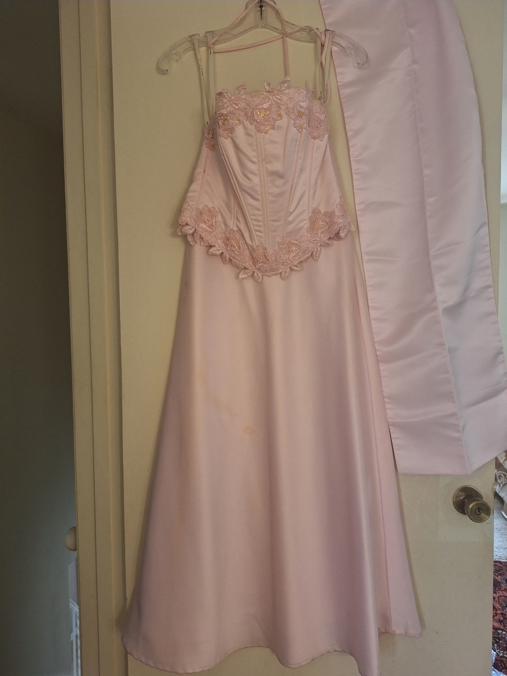 Elegant Pink Maxi Dress with Floral Appliqué